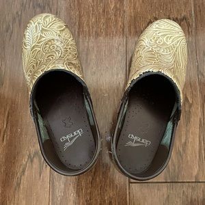 Dansko clogs size 37 (US 7 approx)